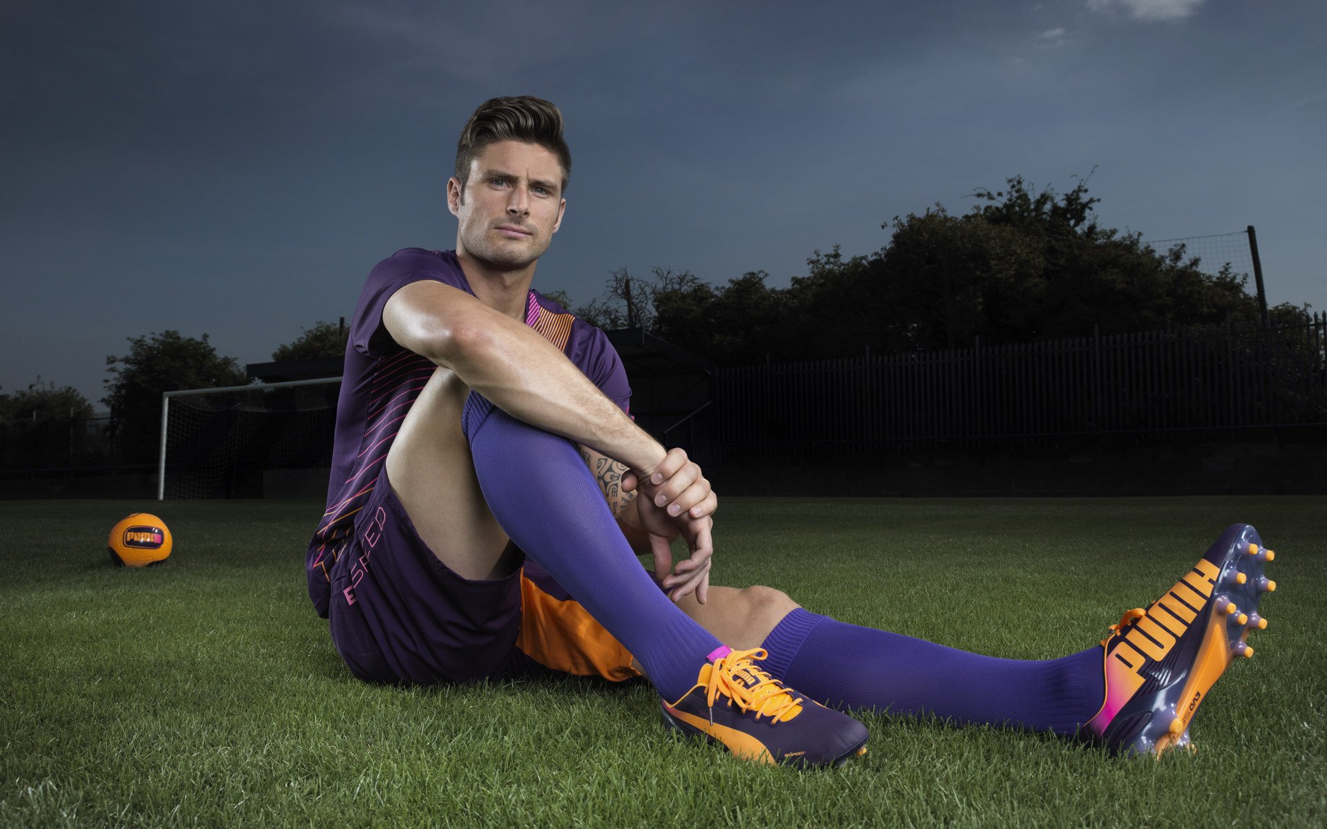 赛道上的暗夜舞者，蒂亚戈在F1揭幕战之夜持续制造杀伤