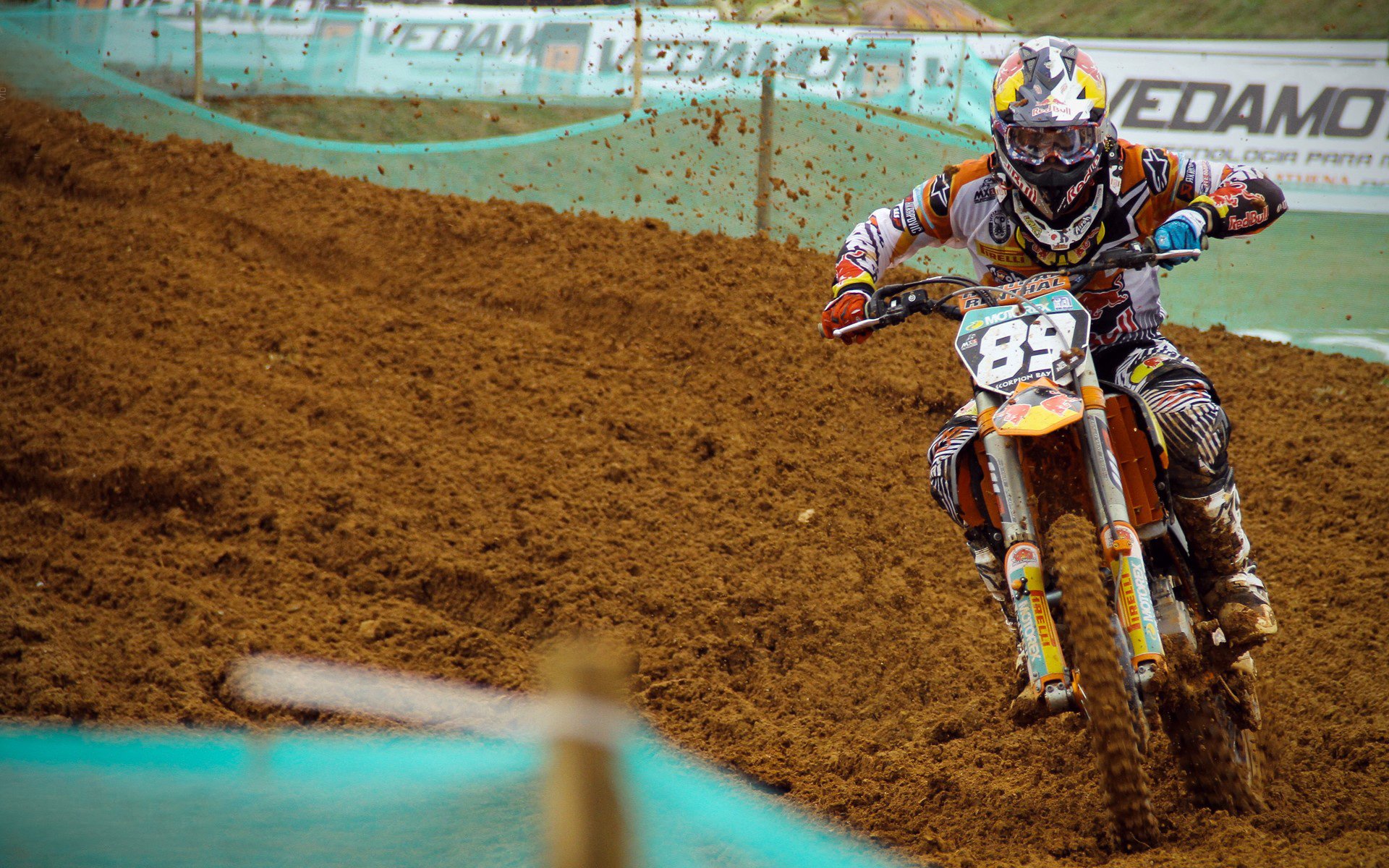 DB电竞平台-红魔铁幕下的探戈困局，迪巴拉如何用非典型防守锁死曼联的进攻引擎？